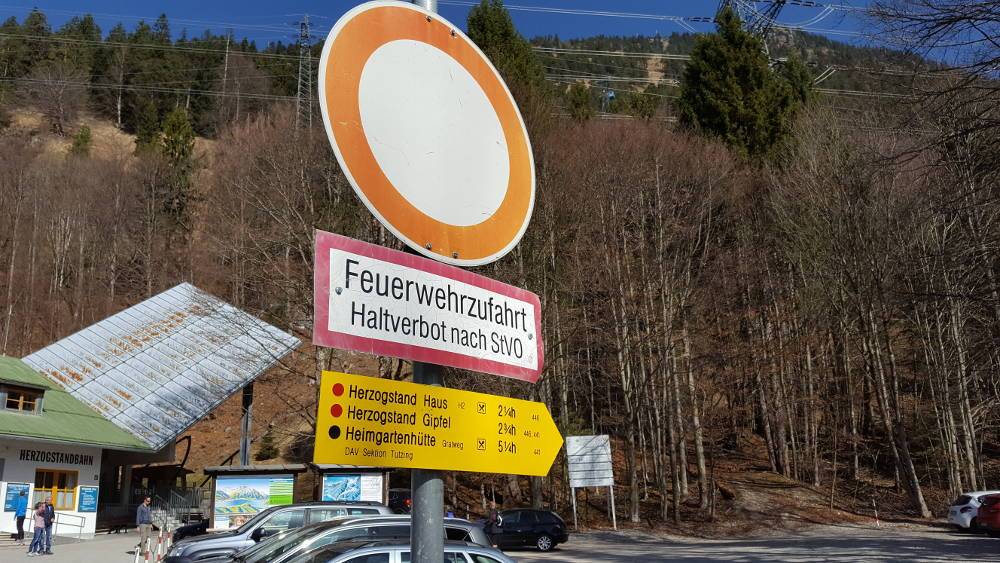 Schild Talstation Herzogstandbahn