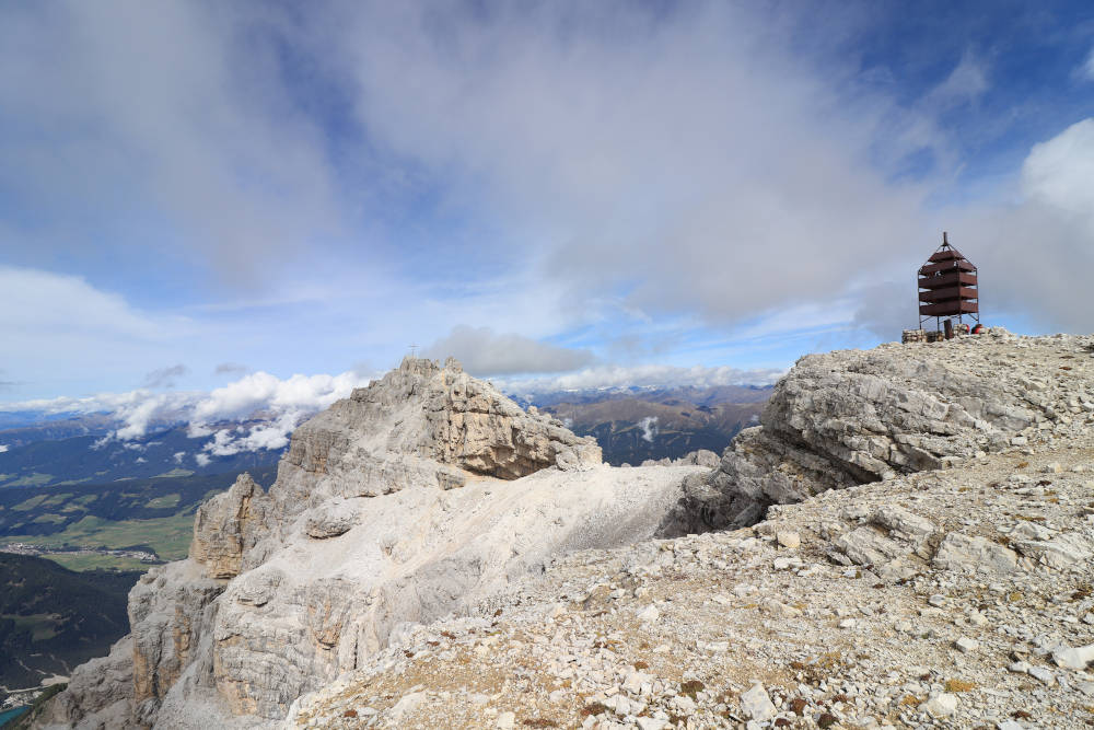 Birkenkofel und das Kriegsdenkmal beim Hochebenkofel