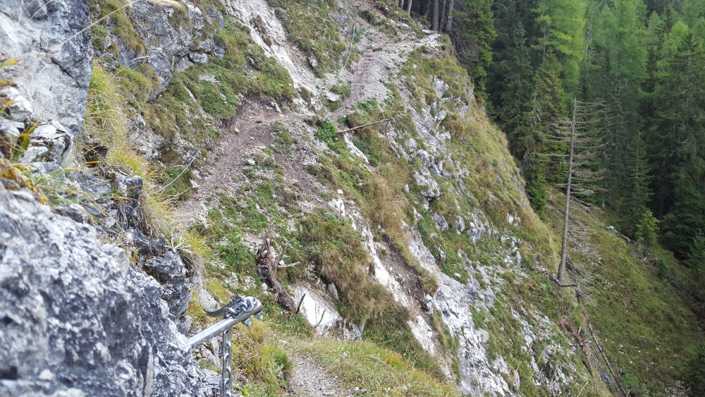 Hochebenkofel Wanderweg mit Drahtseil gesichert