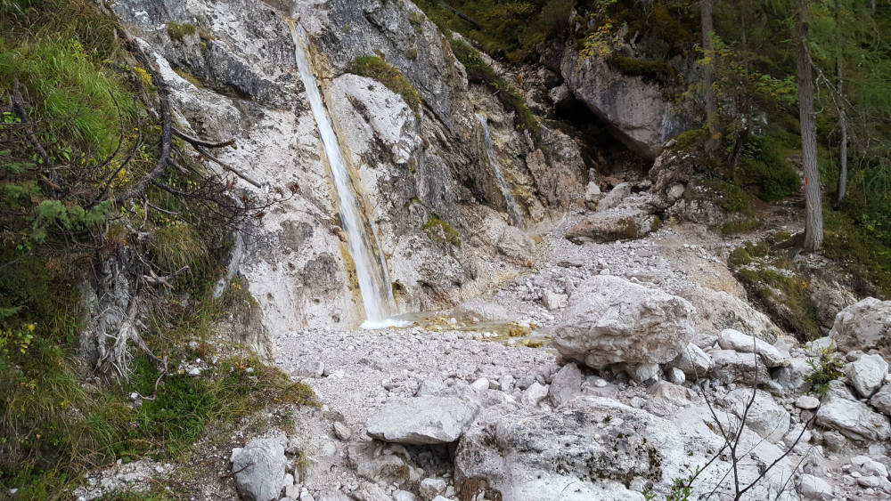 Zwei Wasserfälle auf dem Wanderweg zum Hochebenkofel