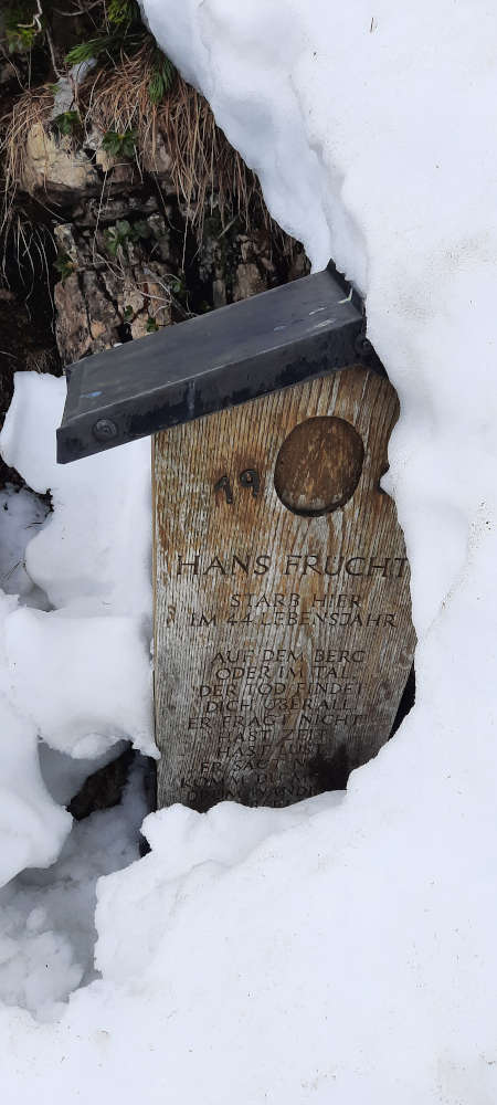 Gedenktafel am Wanderweg