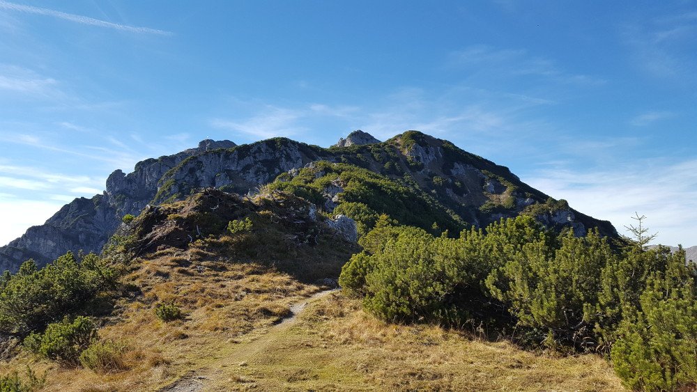 Kramerspitz Wanderweg mit Gipfelkreuzen