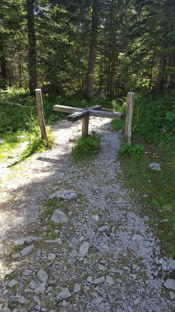 Drehkreuz auf dem Wanderweg zur Archenkanzel