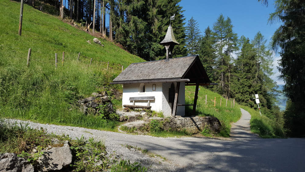 Weiße Kapelle auf dem Wanderweg zum Rubihorn