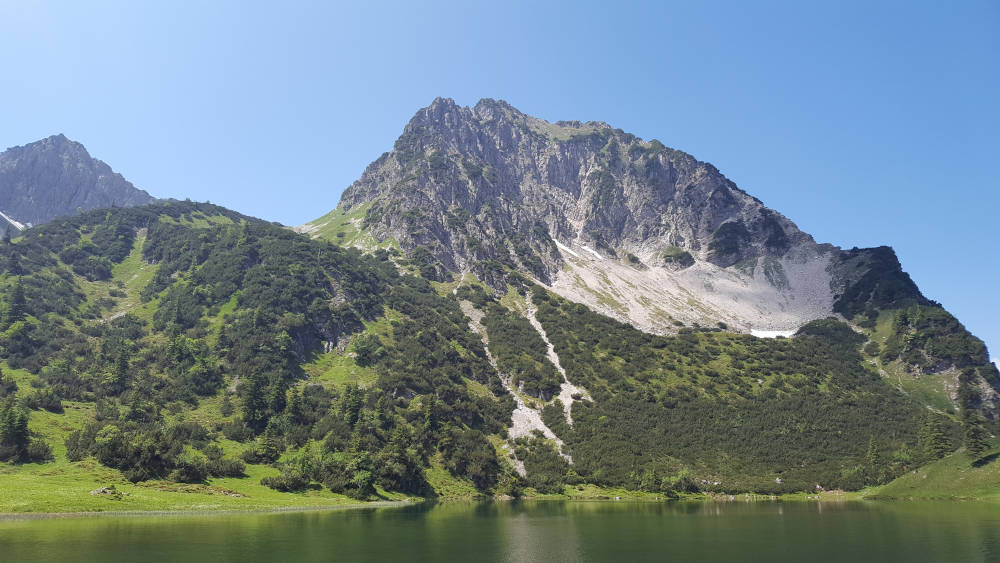Unterer Gaisalpsee am Fuße des Rubihorns