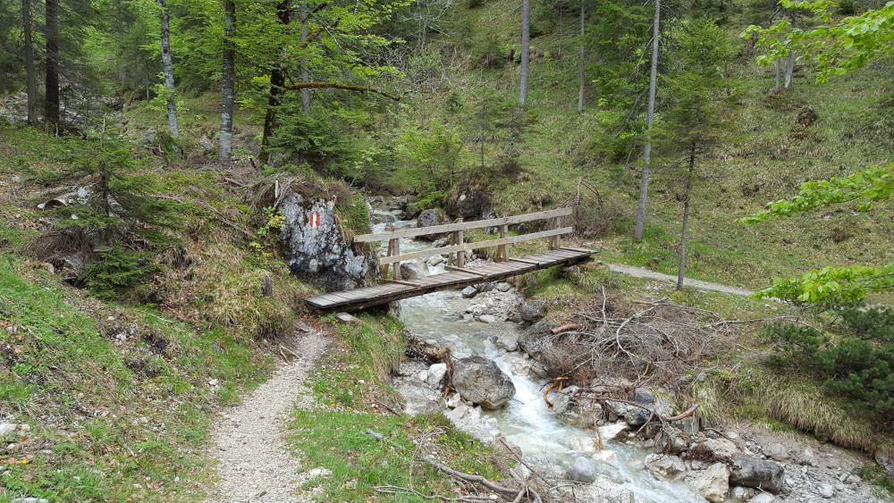 Seekarspitze Steig Wanderweg und Brücke
