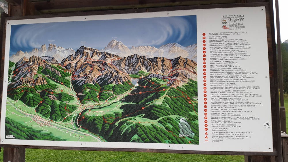 Karte mit Wanderwegen im Pragser Tal