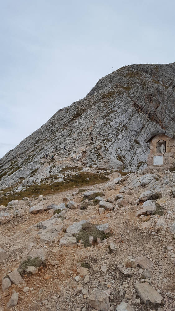 Törl und Wanderweg Richtung Seekofel