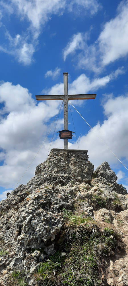 Gipfelkreuz der Gedänkstätte beim Bärenköpfle
