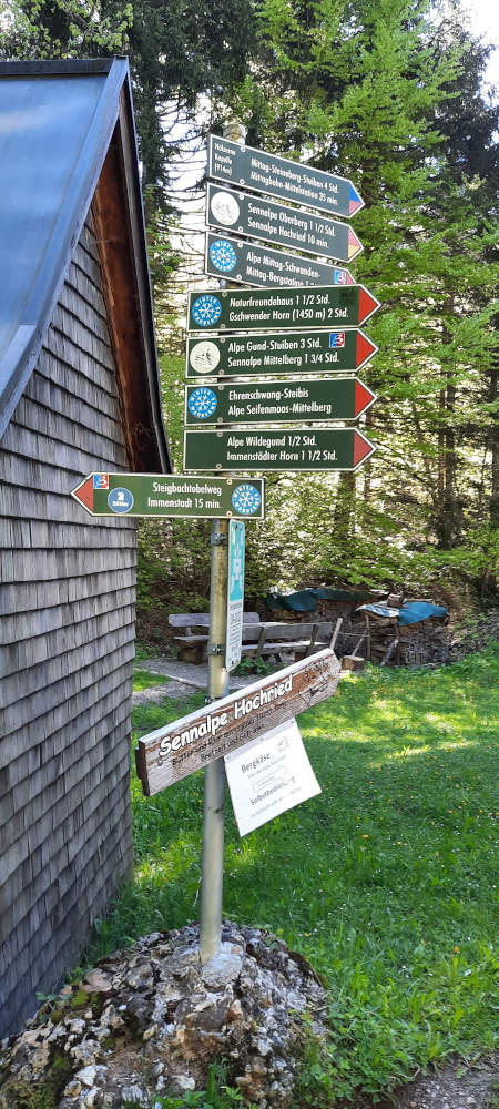 Schilderbaum bei der Hölzernen Kapelle