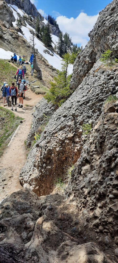 Drahtseilsicherung auf dem Wanderweg zum Steineberg
