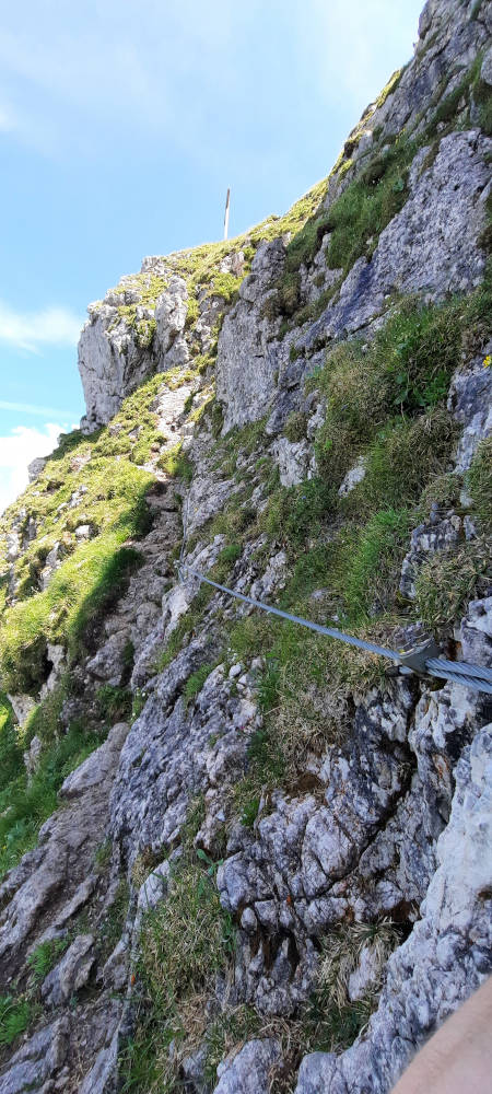 Drahtseilsicherung auf dem Wanderweg zum Sorgschrofen